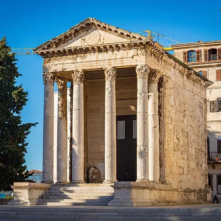 Capitolina - Center بولا